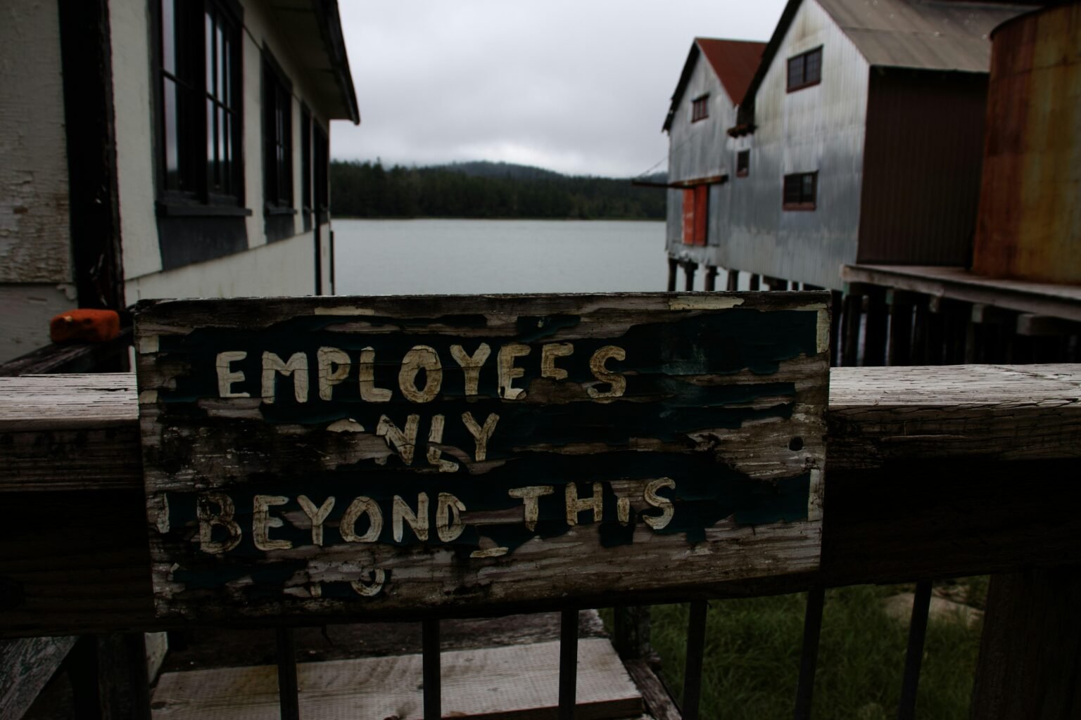 Setting Strong Workplace Boundaries to Protect Your Well-Being